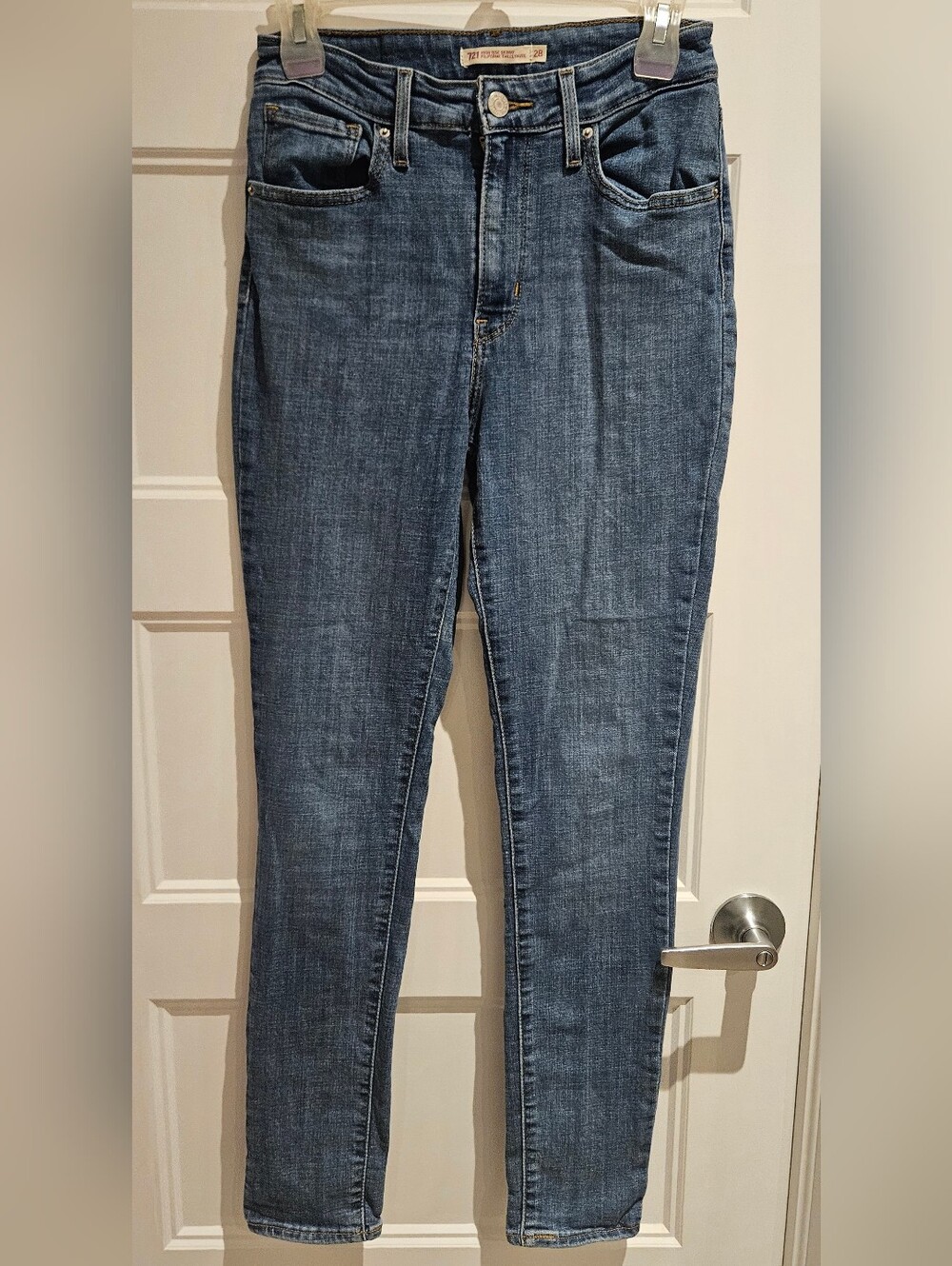 Levi's Women's Skinny Jeans in Medium Blue